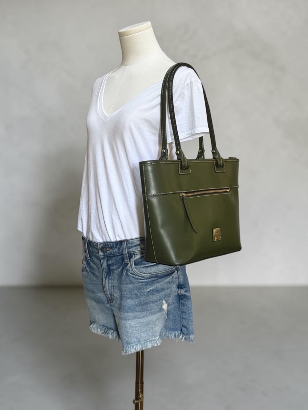 Dooney & Bourke Olive Green Leather Tote Bag with Gold Hardware! - Picture 13 of 13